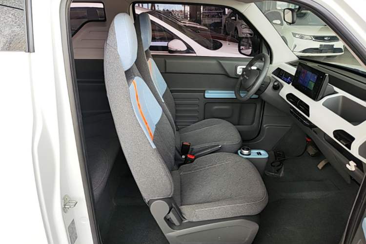 Used Geely Galaxy Panda 2024 Panda Mini 200km Endurance Bear Right Front Seat
