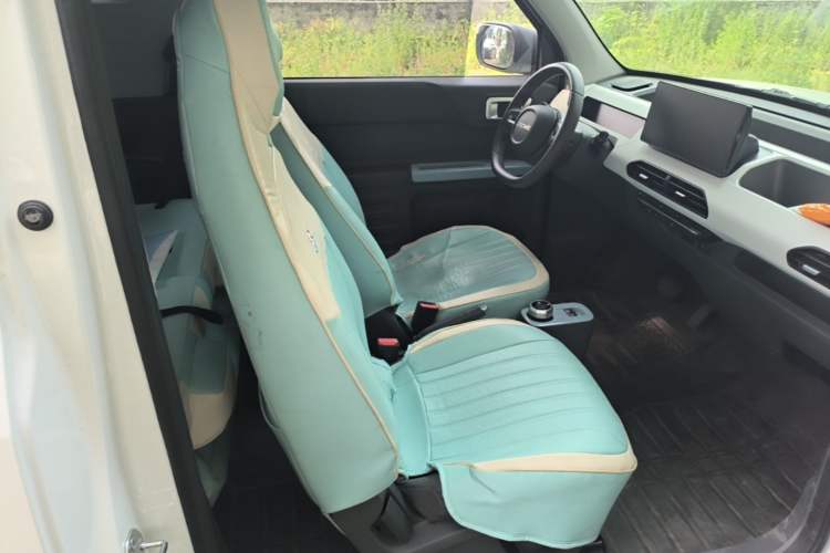 Used Geely Galaxy Panda 2024 Panda Mini 200km Endurance Bear Right Front Seat