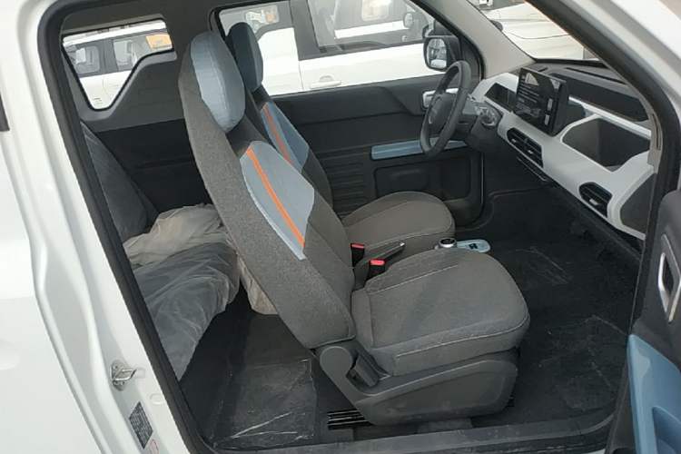 Used Geely Galaxy Panda 2024 Panda Mini 200km Endurance Bear Right Front Seat