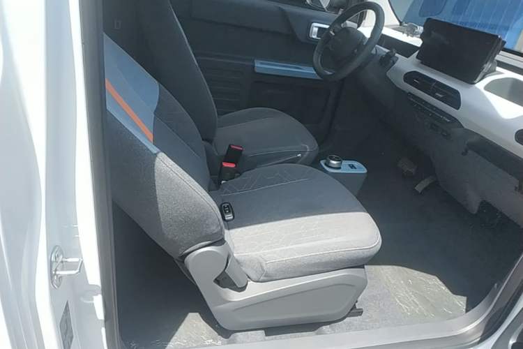 Used Geely Galaxy Panda 2024 Panda Mini 200km Endurance Bear Right Front Seat