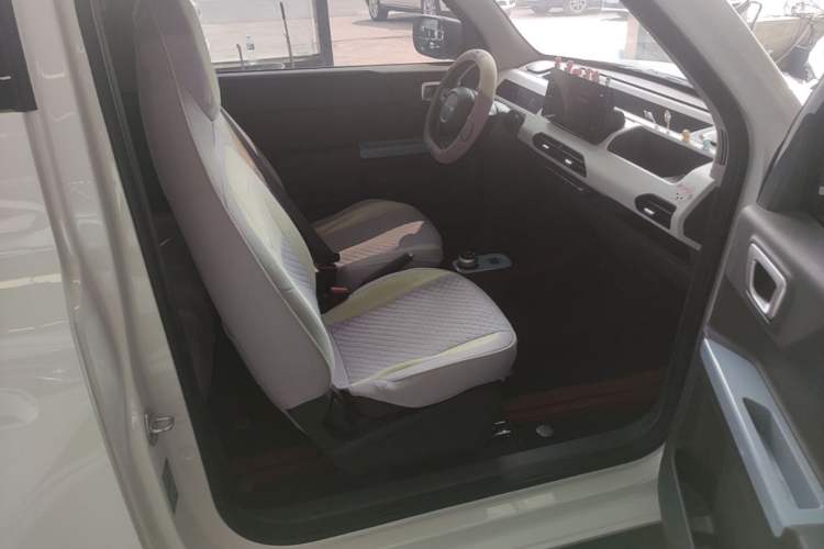 Used Geely Galaxy Panda 2024 Panda Mini 200km Endurance Bear Right Front Seat