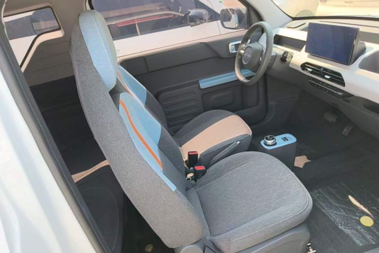 Used Geely Galaxy Panda 2024 Panda Mini 200km Endurance Bear Right Front Seat