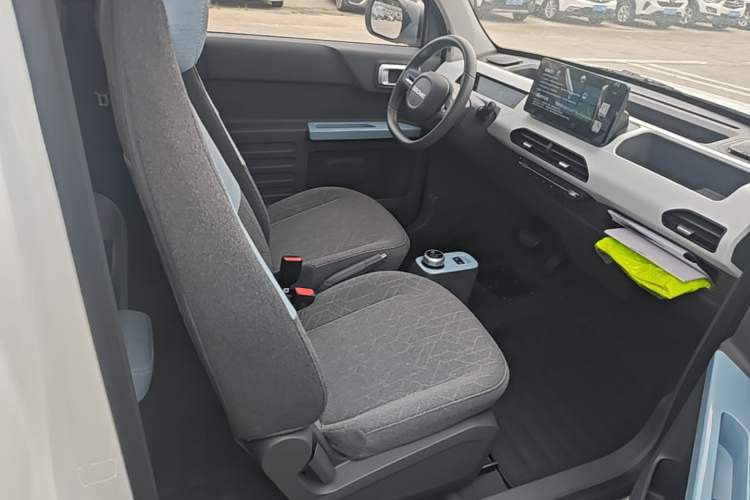 Used Geely Galaxy Panda 2024 Panda Mini 200km Endurance Bear Right Front Seat