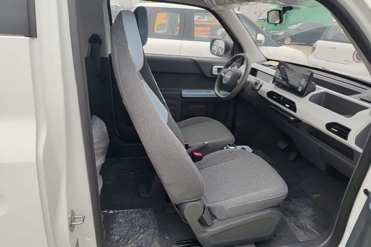 Used Geely Galaxy Panda 2024 Panda Mini 200km Endurance Bear Right Front Seat