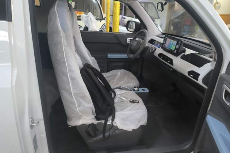 Used Geely Galaxy Panda 2024 Panda Mini 200km Endurance Bear Right Front Seat