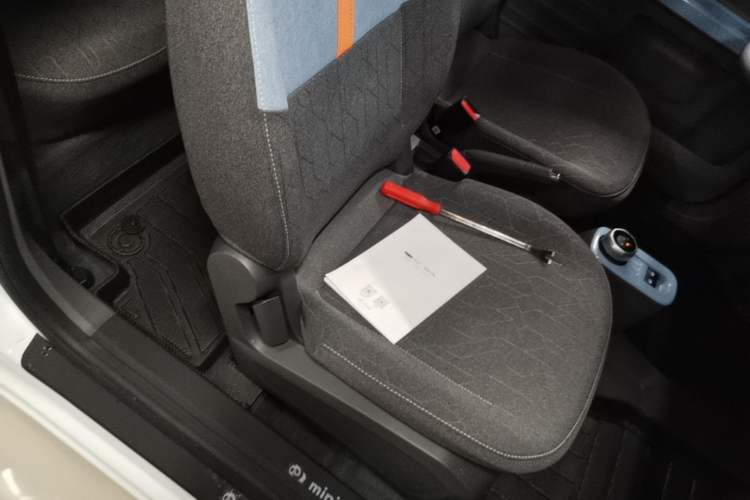 Used Geely Galaxy Panda 2024 Panda Mini 200km Endurance Bear Right Front Seat