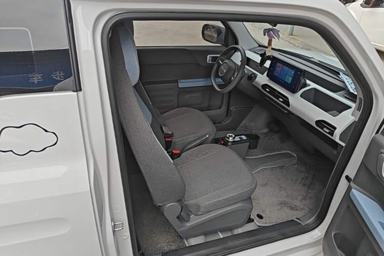 Used Geely Galaxy Panda 2024 Panda Mini 200km Endurance Bear Right Front Seat