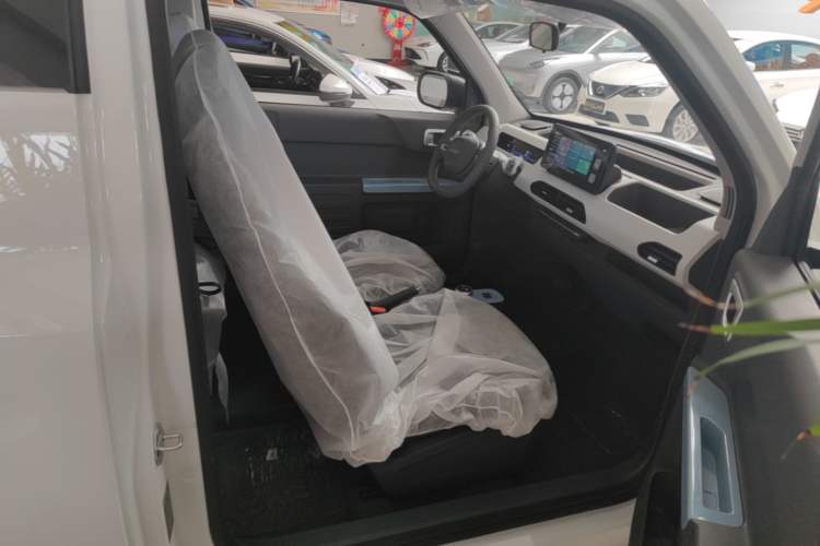 Used Geely Galaxy Panda 2024 Panda Mini 200km Endurance Bear Right Front Seat