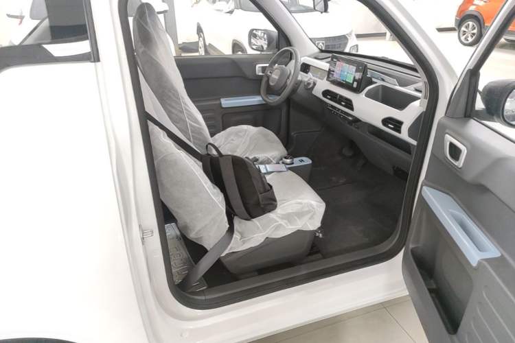 Used Geely Galaxy Panda 2024 Panda Mini 200km Endurance Bear Right Front Seat