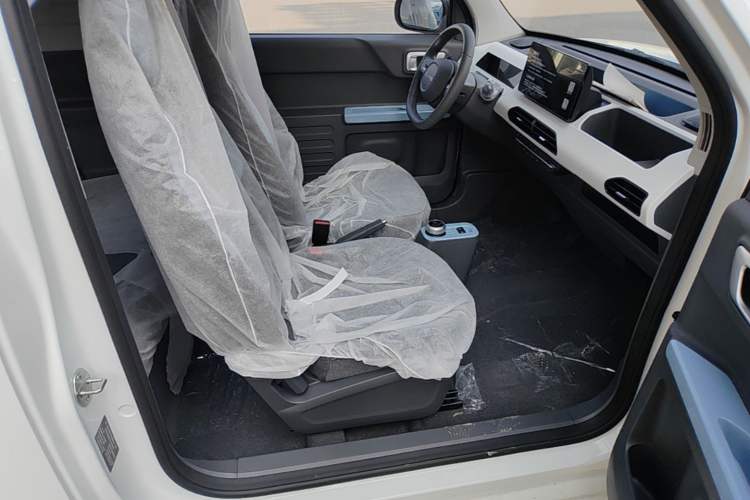 Used Geely Galaxy Panda 2024 Panda Mini 200km Endurance Bear Right Front Seat