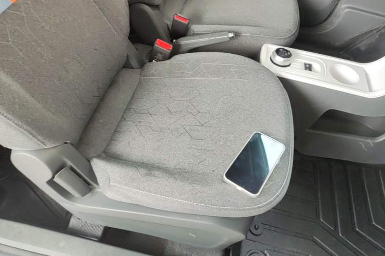 Used Geely Galaxy Panda 2024 Panda Mini 200km Endurance Bear Right Front Seat