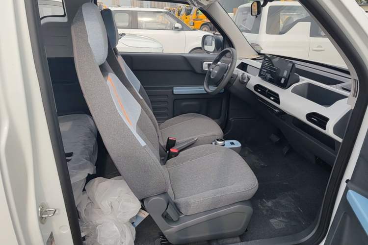 Used Geely Galaxy Panda 2024 Panda Mini 200km Endurance Bear Right Front Seat