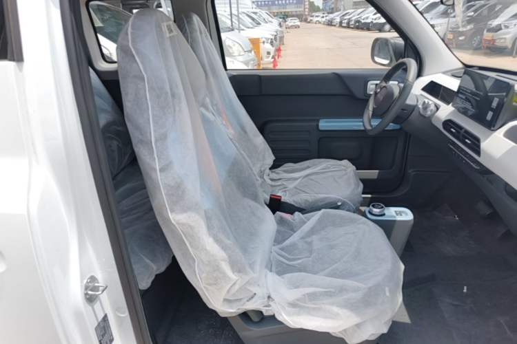 Used Geely Galaxy Panda 2024 Panda Mini 200km Endurance Bear Right Front Seat