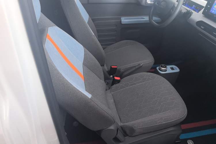 Used Geely Galaxy Panda 2024 Panda Mini 200km Endurance Bear Right Front Seat