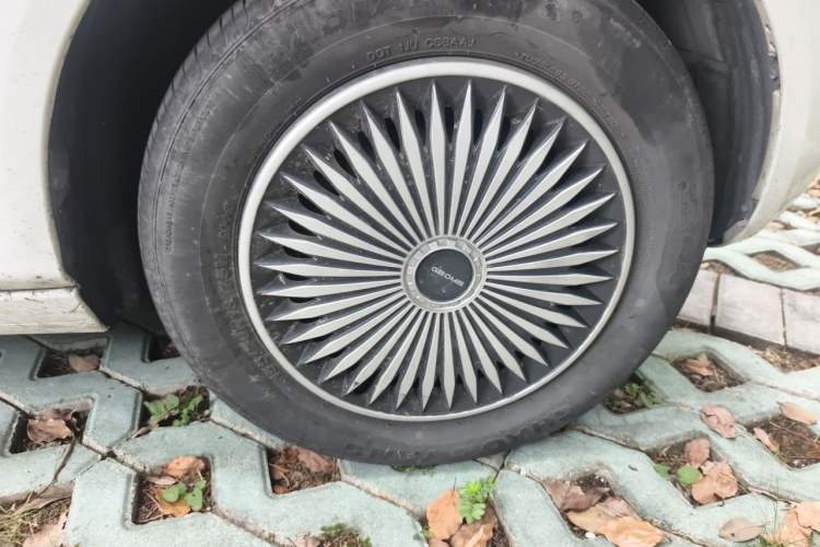 Used Geely Galaxy Panda 2024 Panda Mini 200km Endurance Bear Right Front Wheel Hub