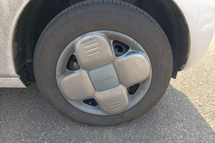 Used Geely Galaxy Panda 2024 Panda Mini 200km Endurance Bear Right Front Wheel Hub