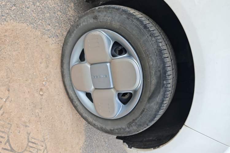 Used Geely Galaxy Panda 2024 Panda Mini 200km Endurance Bear Right Front Wheel Hub
