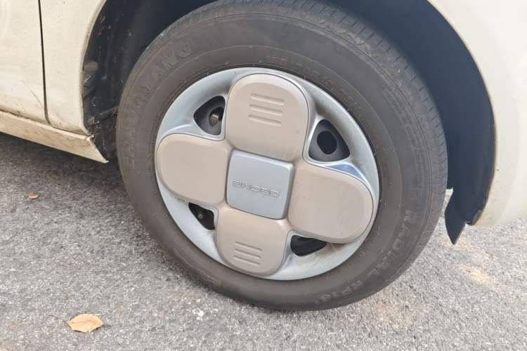 Used Geely Galaxy Panda 2024 Panda Mini 200km Endurance Bear Right Front Wheel Hub
