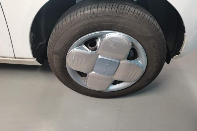 Used Geely Galaxy Panda 2024 Panda Mini 200km Endurance Bear Right Front Wheel Hub