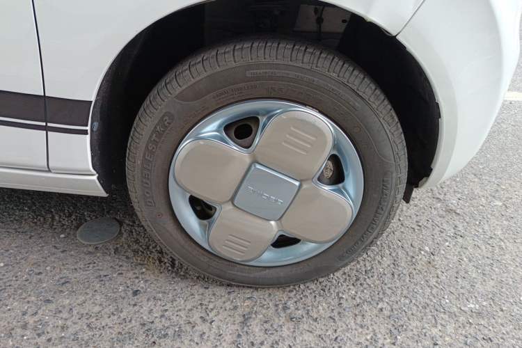 Used Geely Galaxy Panda 2024 Panda Mini 200km Endurance Bear Right Front Wheel Hub
