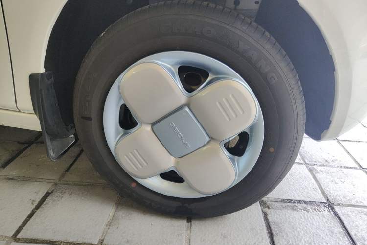 Used Geely Galaxy Panda 2024 Panda Mini 200km Endurance Bear Right Front Wheel Hub
