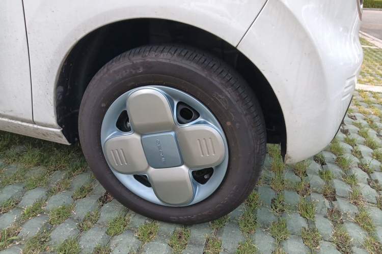 Used Geely Galaxy Panda 2024 Panda Mini 200km Endurance Bear Right Front Wheel Hub