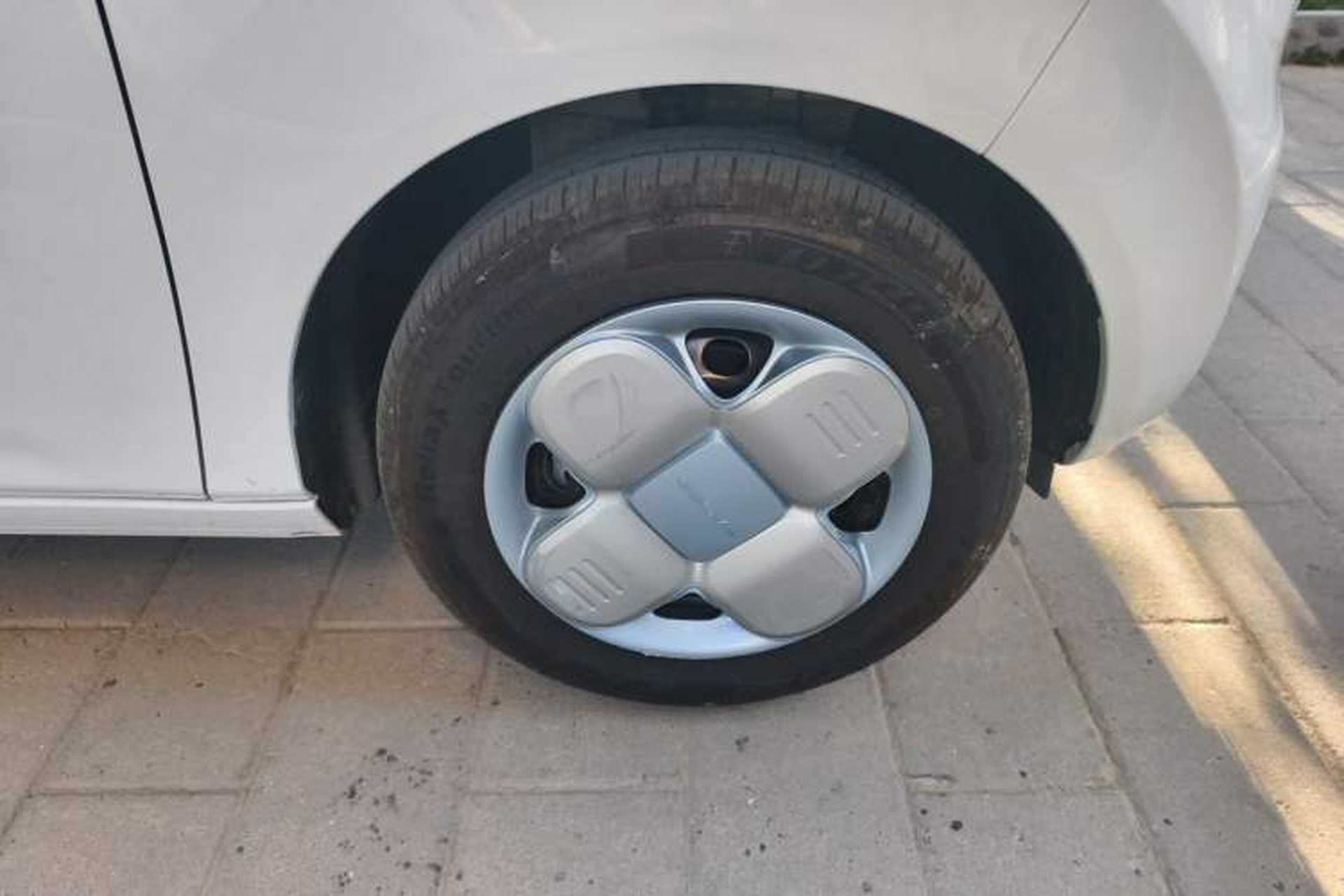 Used Geely Galaxy Panda 2024 Panda Mini 200km Endurance Bear Right Front Wheel Hub