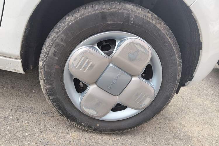 Used Geely Galaxy Panda 2024 Panda Mini 200km Endurance Bear Right Front Wheel Hub