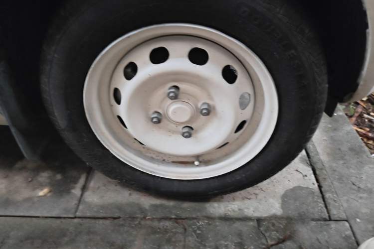 Used Geely Galaxy Panda 2024 Panda Mini 200km Endurance Bear Right Front Wheel Hub