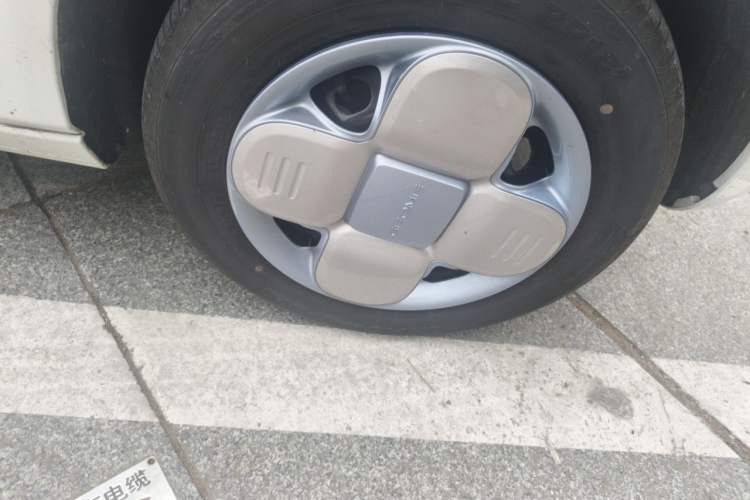 Used Geely Galaxy Panda 2024 Panda Mini 200km Endurance Bear Right Front Wheel Hub
