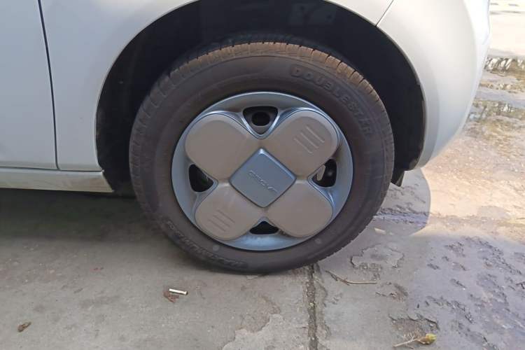 Used Geely Galaxy Panda 2024 Panda Mini 200km Endurance Bear Right Front Wheel Hub
