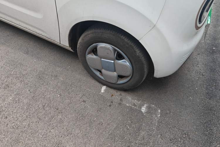 Used Geely Galaxy Panda 2024 Panda Mini 200km Longteng PRO Edition Right Front Wheel Hub