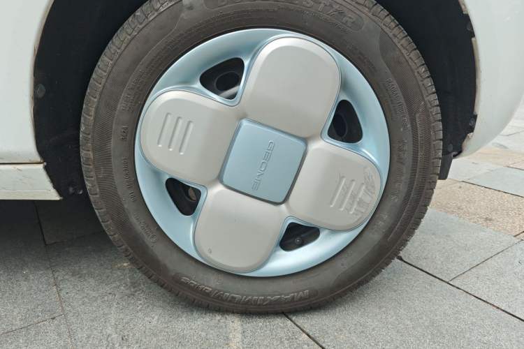 Used Geely Galaxy Panda 2024 Panda Mini 200km Endurance Bear Right Front Wheel Hub