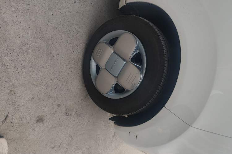 Used Geely Galaxy Panda 2024 Panda Mini 200km Endurance Bear Right Front Wheel Hub