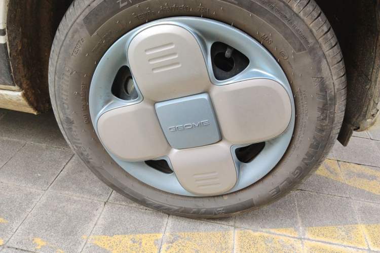 Used Geely Galaxy Panda 2024 Panda Mini 200km Endurance Bear Right Front Wheel Hub