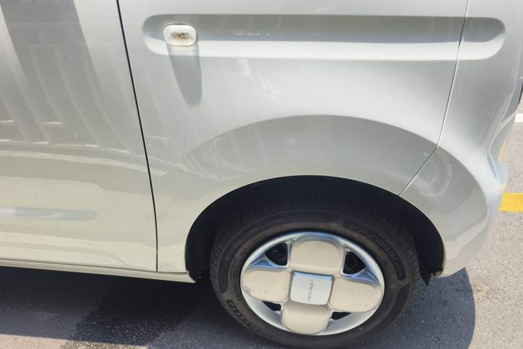 Used Geely Galaxy Panda 2024 Panda Mini 200km Endurance Bear Right Front Wheel Hub