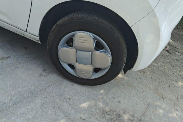 Used Geely Galaxy Panda 2024 Panda Mini 200km Endurance Bear Right Front Wheel Hub