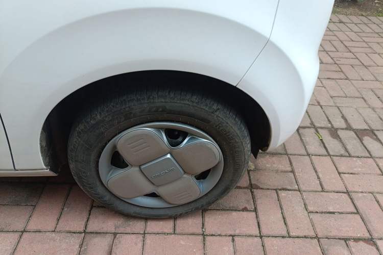 Used Geely Galaxy Panda 2024 Panda Mini 200km Endurance Bear Right Front Wheel Hub
