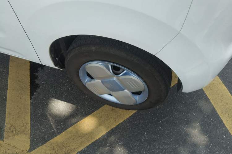 Used Geely Galaxy Panda 2024 Panda Mini 200km Longteng PRO Edition Right Front Wheel Hub