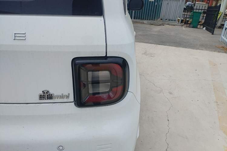 Used Geely Galaxy Panda 2024 Panda Mini 200km Endurance Bear Right Rear Taillight