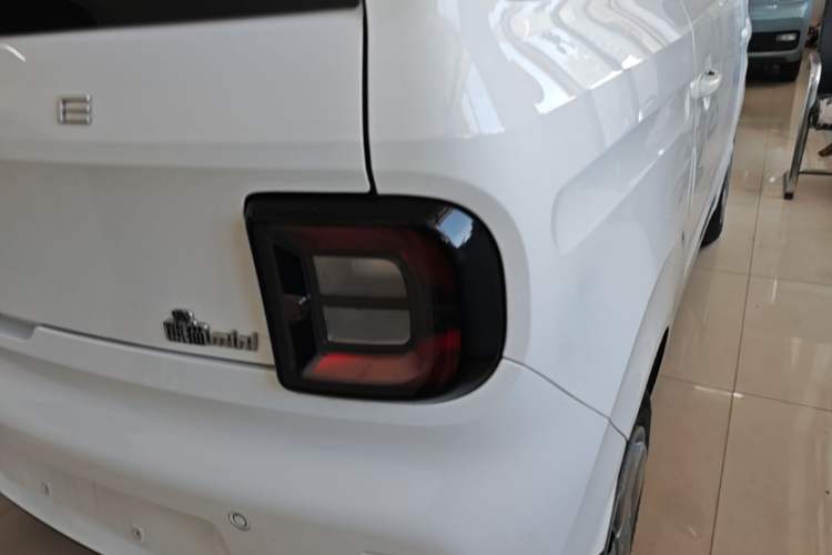 Used Geely Galaxy Panda 2024 Panda Mini 200km Endurance Bear Right Rear Taillight