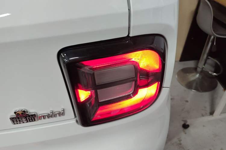 Used Geely Galaxy Panda 2024 Panda Mini 200km Endurance Bear Right Rear Taillight