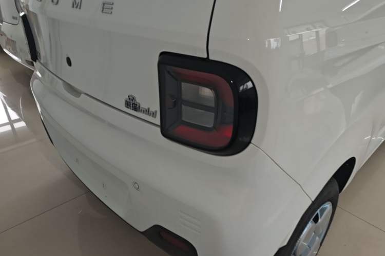 Used Geely Galaxy Panda 2024 Panda Mini 200km Endurance Bear Right Rear Taillight