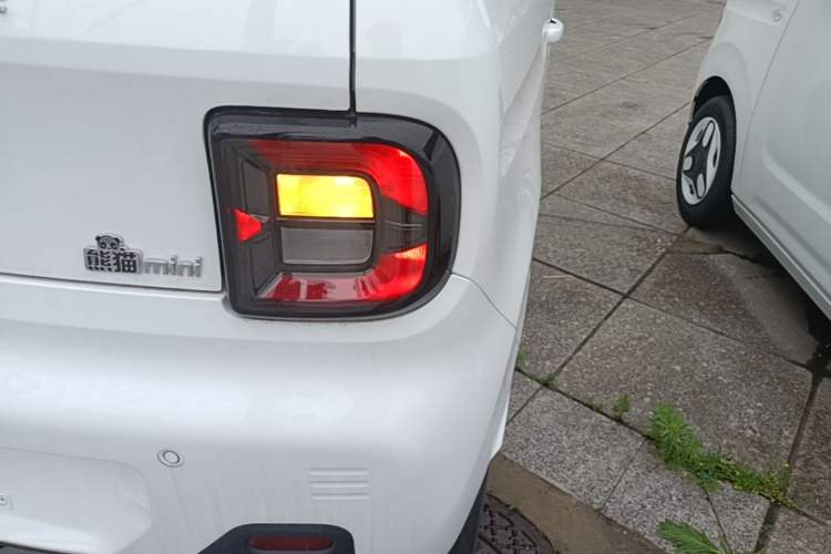 Used Geely Galaxy Panda 2024 Panda Mini 200km Endurance Bear Right Rear Taillight