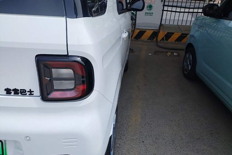 Used Geely Galaxy Panda 2024 Panda Mini 200km Endurance Bear Right Rear Taillight