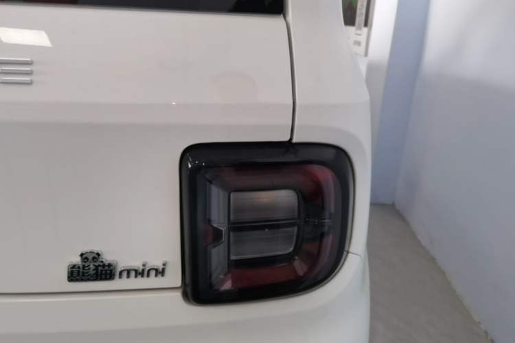 Used Geely Galaxy Panda 2024 Panda Mini 200km Endurance Bear Right Rear Taillight