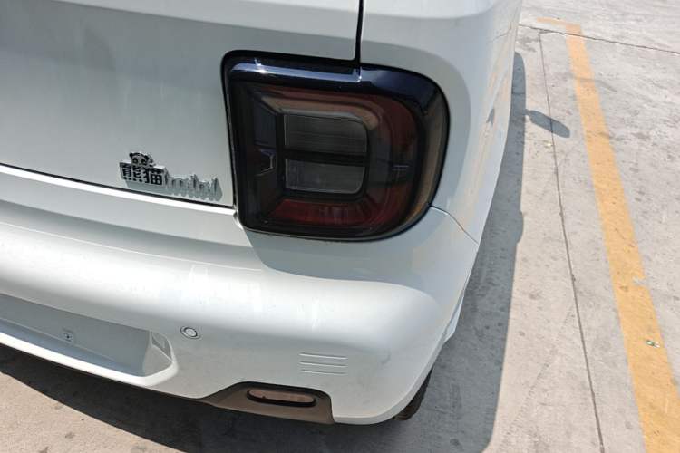 Used Geely Galaxy Panda 2024 Panda Mini 200km Endurance Bear Right Rear Taillight