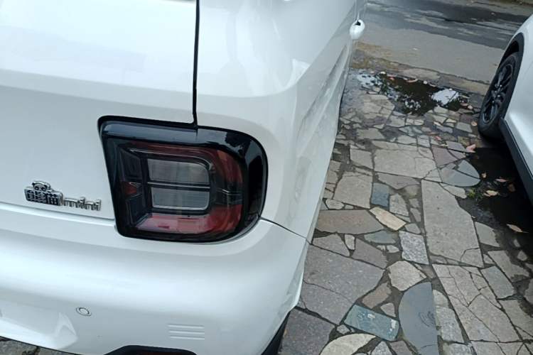 Used Geely Galaxy Panda 2024 Panda Mini 200km Endurance Bear Right Rear Taillight