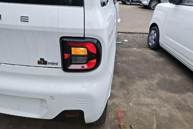 Used Geely Galaxy Panda 2024 Panda Mini 200km Endurance Bear Right Rear Taillight