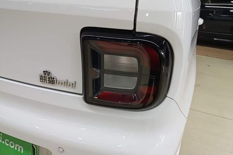 Used Geely Galaxy Panda 2024 Panda Mini 200km Endurance Bear Right Rear Taillight